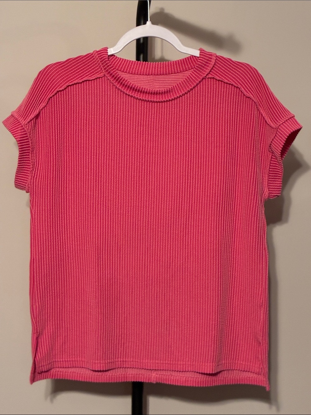 Amazon Ribbed Short Sleeve Top in Bright Pink Oversized XS